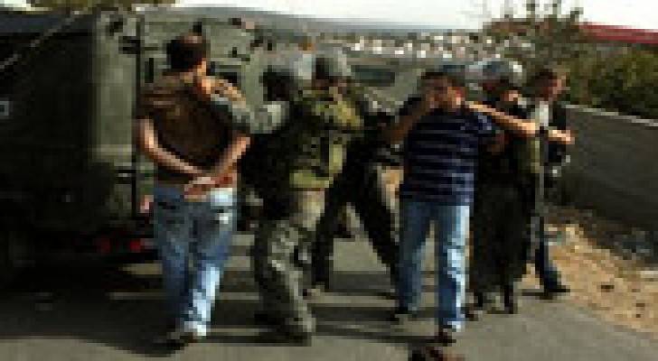 الاحتلال يعتقل ثلاثة مواطنين من الخليل