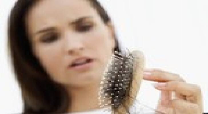 ‫تساقط الشعر قد يرجع إلى خلل في الهرمونات‬