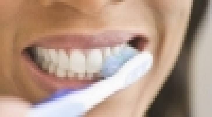 المبالغة بتنظيف الأسنان تضر بالمينا‬