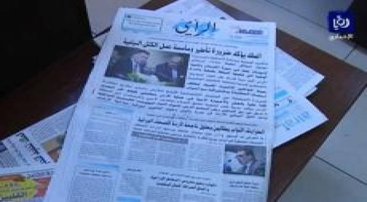 صحف تقاطع اخبار الحكومة احتجاجا على أزمتها.. فيديو
