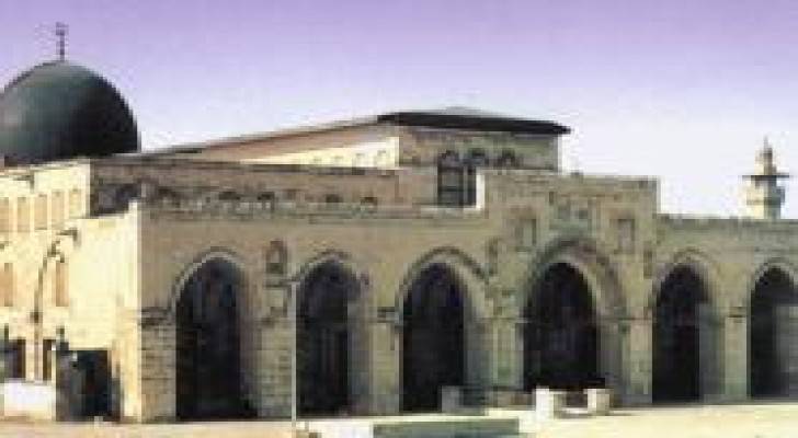 متطرفون يواصلون اقتحاماتهم لباحات المسجد الأقصى
