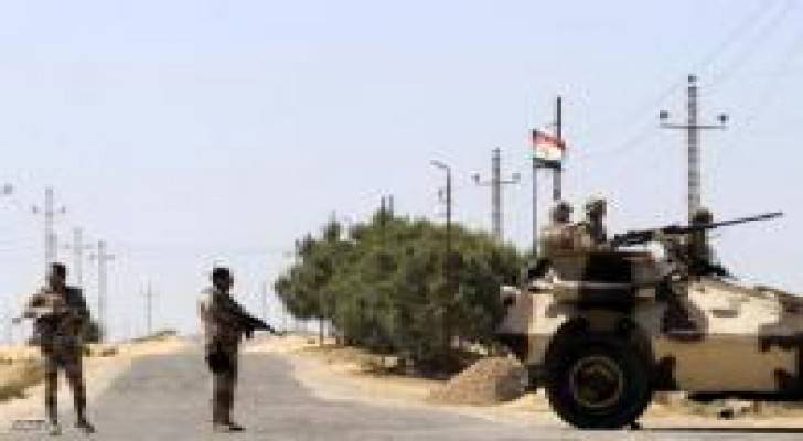 الجيش المصري يقتل ويعتقل متشددين بسيناء