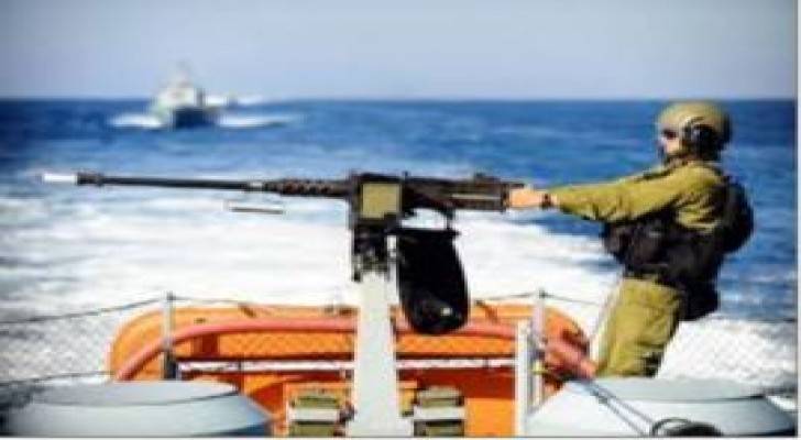 زوارق الاحتلال تعتدي على قوارب الصيادين الفلسطينين غرب غزة
