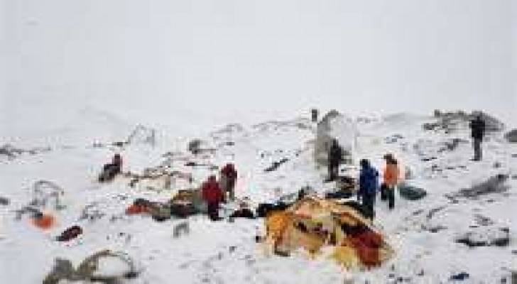 العثور على جثث 50 من متسلقي "إيفرست" قضوا في زلزال نيبال