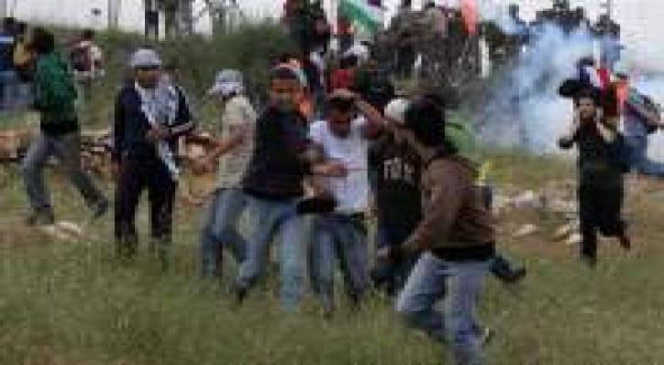إصابة واختناق عشرات الفلسطينيين في مسيرات مناهضة للاستيطان والجدار