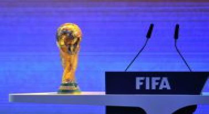 بلاتر يعترف بمسؤوليته عما يحدث في "الفيفا" ويدعو لتقاسمها