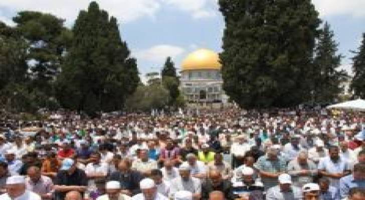 350 الف فلسطيني يؤدون صلاة الجمعة اليوم في المسجد الاقصى