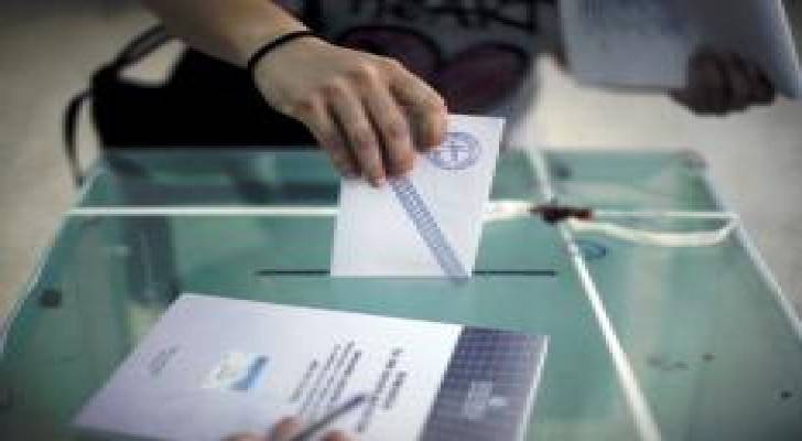 فتح صناديق الاقتراع امام "الاستفتاء الشعبي" في اليونان .. تفاصيل