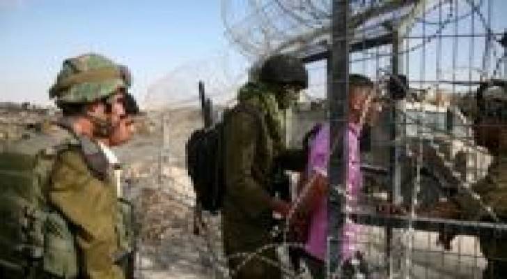 الاحتلال يعتقل شابين في الخليل وشمال القدس