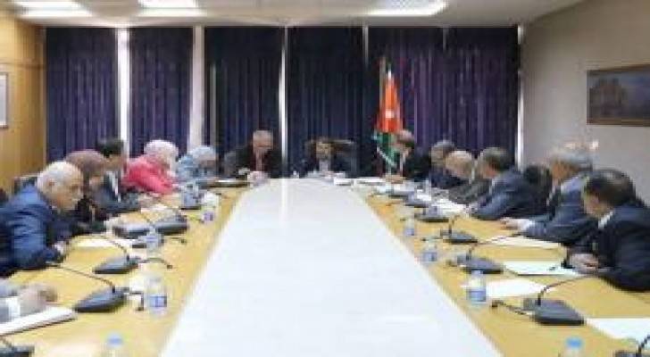توصية نيابية بتخفيض معدلات قبول "الهندسة والطب" في الخارج 5 علامات