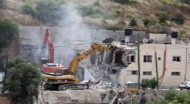 الاحتلال يهدم بناية سكنية في القدس