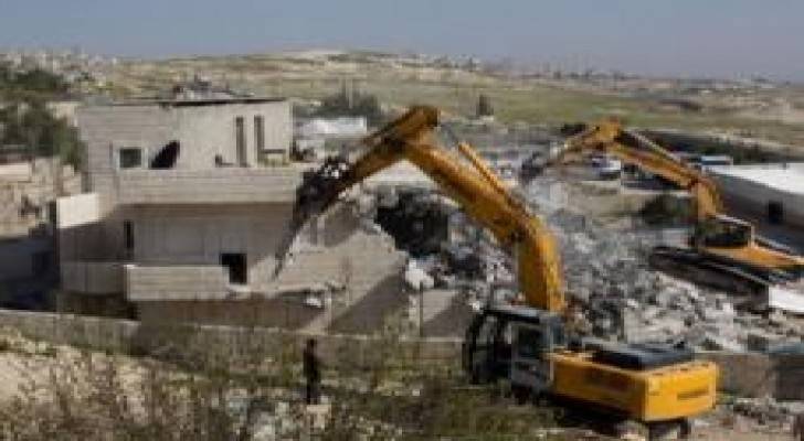 قوات الاحتلال تهدم منازل ومنشآت زراعية في طوباس