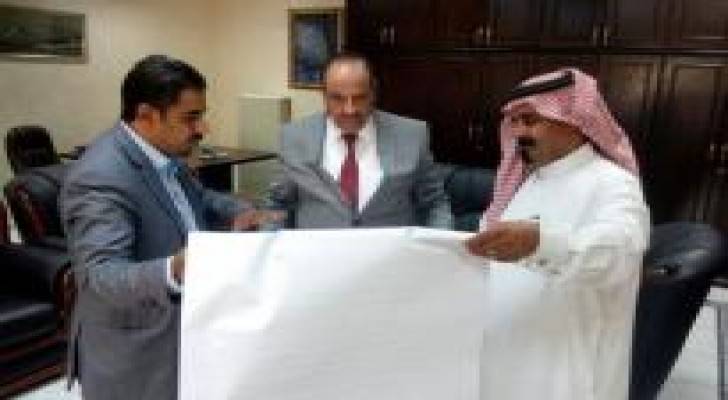 وزير الداخلية يتسلم وثيقة شرف شعبية بعنوان " سنقاطع افراح الموت"