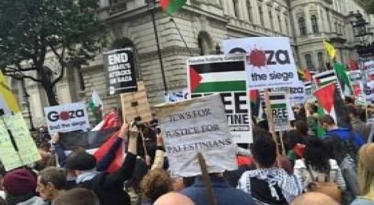 تظاهرات امام مقر كاميرون في لندن قبيل وصول نتانياهو