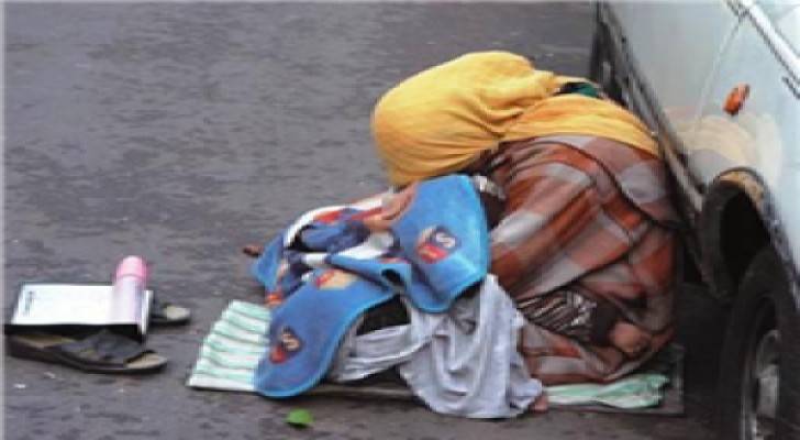 امرأة تتسول منذ 34 عاما وآخر دفع 100 ألف دينار كفالة