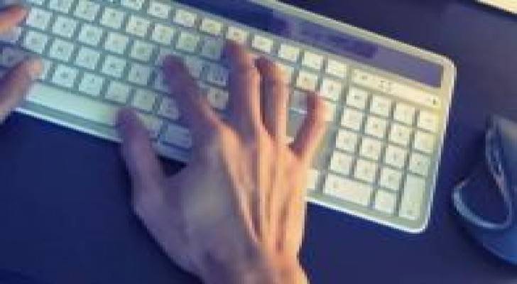 مواقع التواصل الاجتماعي تعرض المراهق للاكتئاب