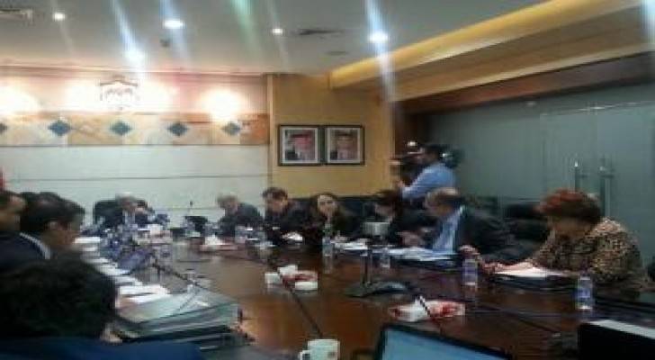 بالصور: النسور يترأس جلسة لمناقشة  قانون ضريبة الدخل"