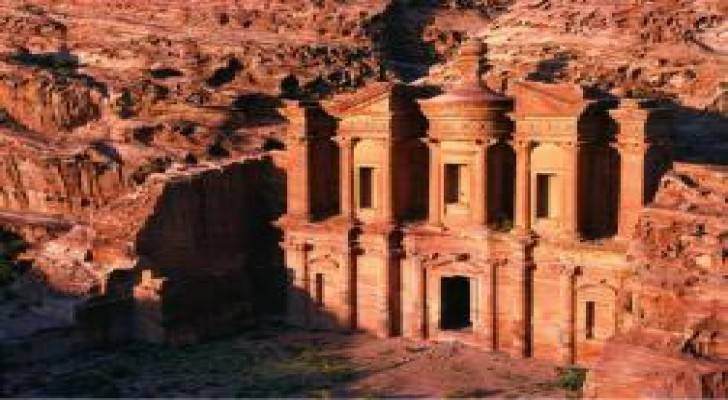 وزير السياحة والأثار يبحث معوقات القطاع في البترا