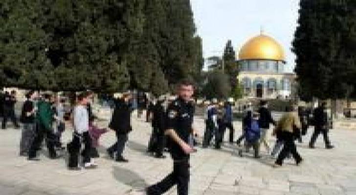مجموعة ارهابية توراتية تقتحم "الأقصى" تحت حراسة قوات الاحتلال