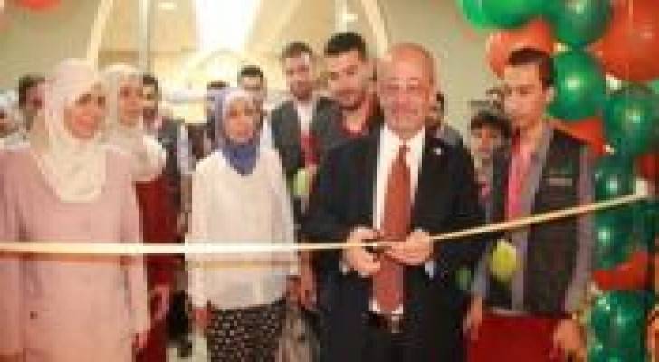 لجنة المرأة النيابية تقيم معرضا لكسوة العيد للأطفال الأيتام والفقراء