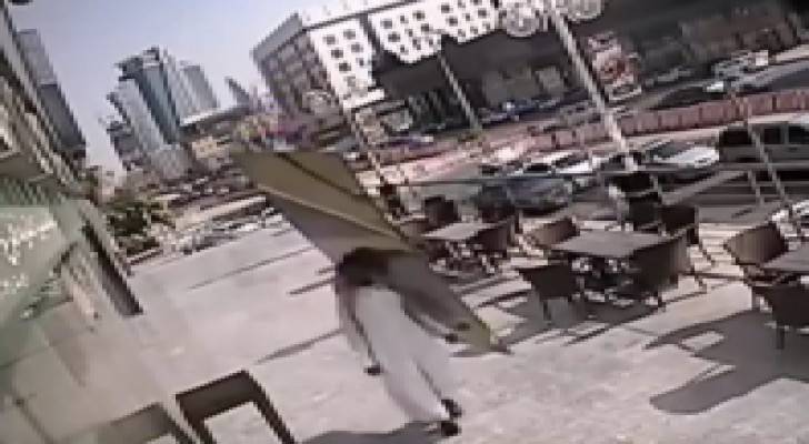 شاب سعودي من أكبر المحظوظين في العالم .. فيديو