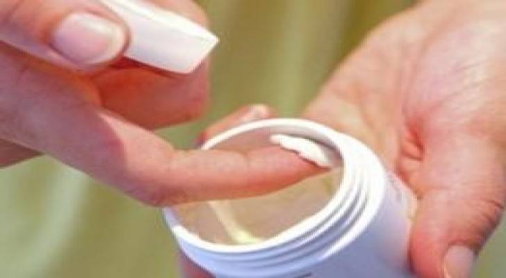 مواد نباتية تسبب الحساسية بمستحضرات التجميل