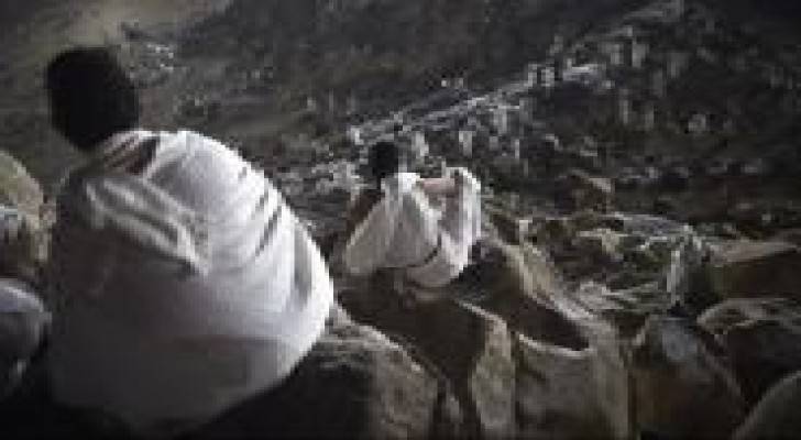بالصور.. الملايين يصعدون جبل عرفة بـ"ركن الحج الأعظم"