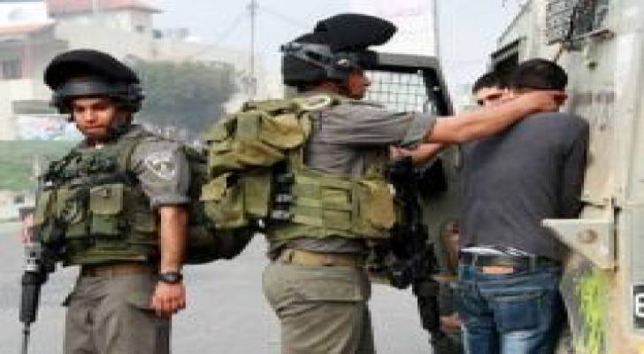 الاحتلال يعتقل 15 فلسطينيا بالضفة الغربية