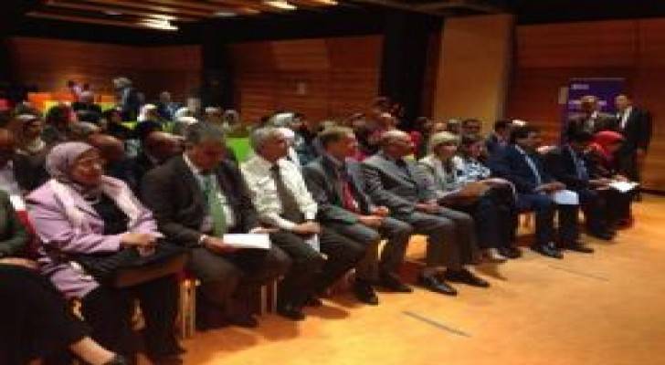 الذنيبات يكرم المدارس الحائزة على جائزة المدرسة الدولية