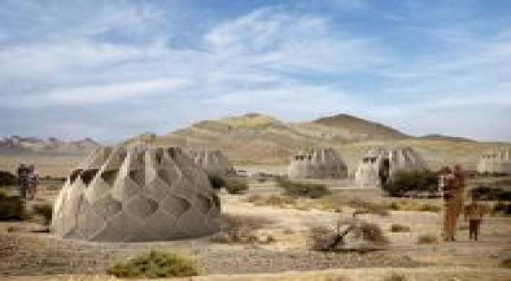 بالصور .. مهندسة أردنية تصمم خيما للاجئين تجمع الأمطار وتخزن الطاقة الشمسية