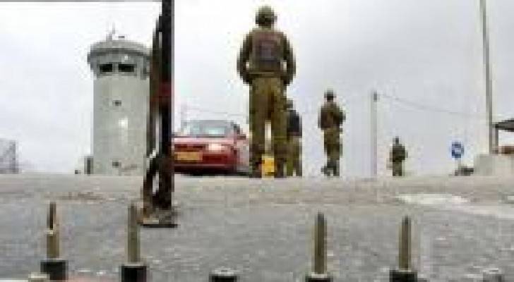 الاحتلال يحتجز 50 مواطنا من جنين داخل منتزه جنوب نابلس