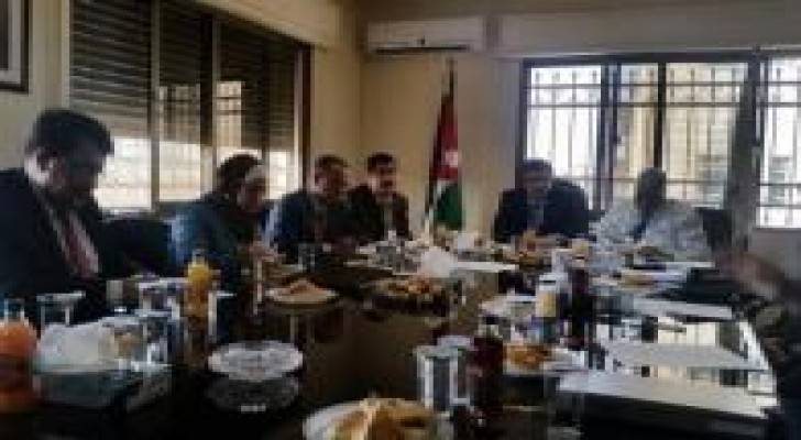 القطامين يشكل لجنة للنظر في احتياجات العمل والعمال ضمن القطاع الزراعي