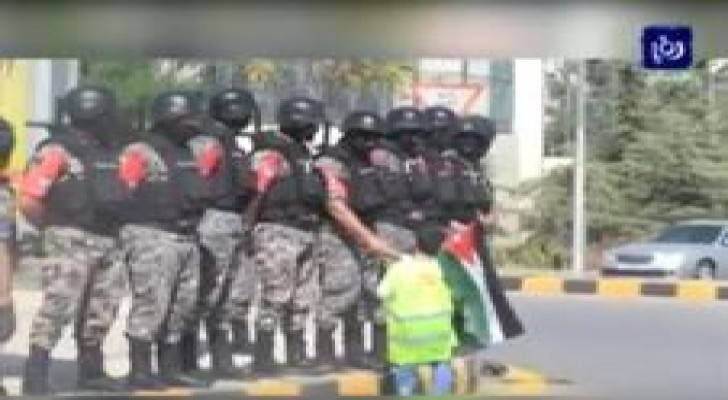 شاهد بالفيديو: كيف تعامل الدرك مع طفل في اعتصام الرابع
