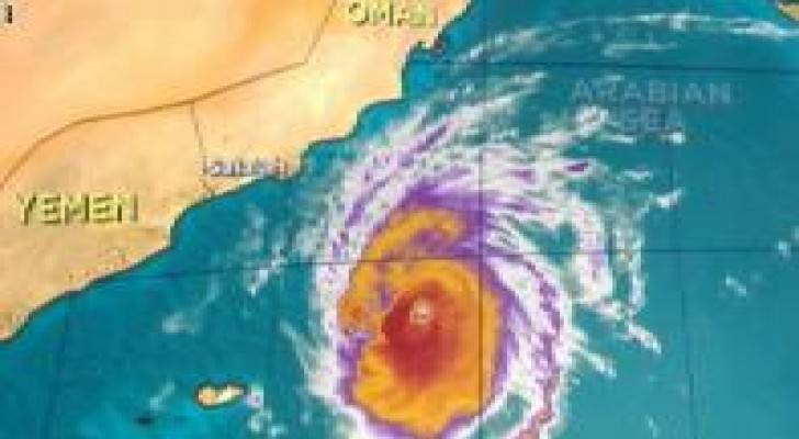 الإعصار "تشابالا" يهدد سلطنة عُمان واليمن وسلاح الجو العُماني يخلي مناطق مهددة