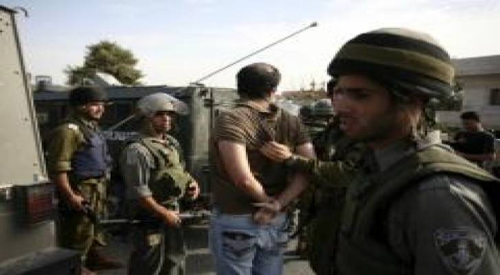 قوات الاحتلال تعتقل 30 فلسطينيا