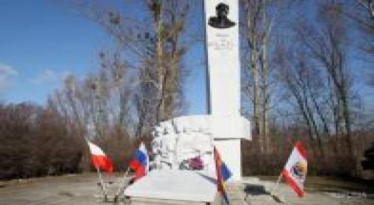 روسي يعرض على بولندا قمحا مقابل تمثال!