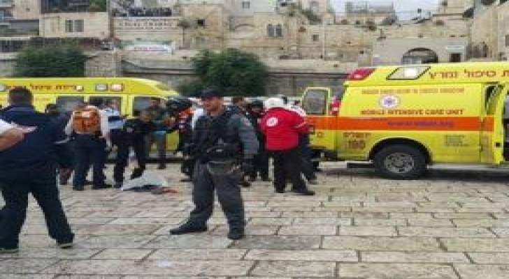 إصابة 3 مستوطنين في "تل أبيب" بعد تعرضهم للطعن