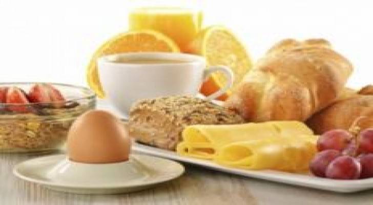 إهمال الإفطار يهددك بالبدانة