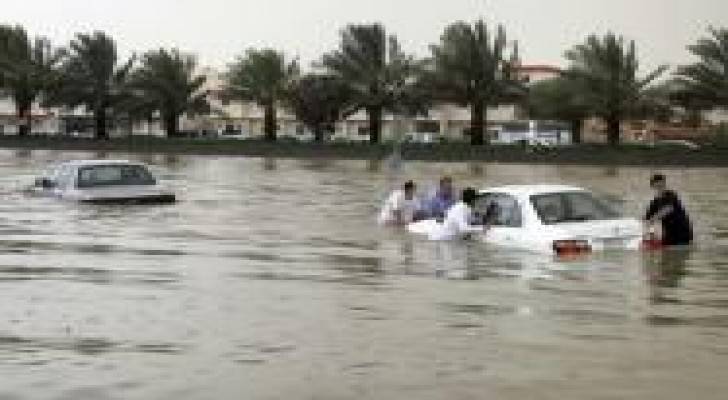 سيول الامطار تسبب انهيار منازل في العراق
