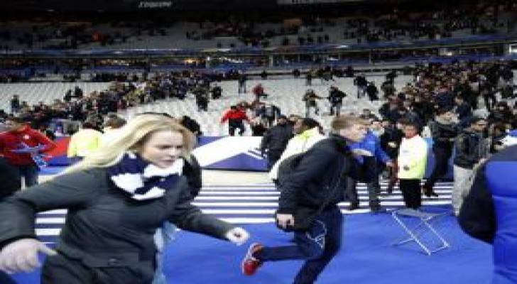 بالصور والفيديو: فوضى بعد انفجارات واطلاق نار خلال مباراة فرنسا وألمانيا في باريس