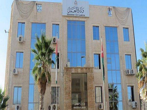 تحذير من تشغيل العمال والموظفين خلال "عطلة التعداد" دون دفع "الإضافي"