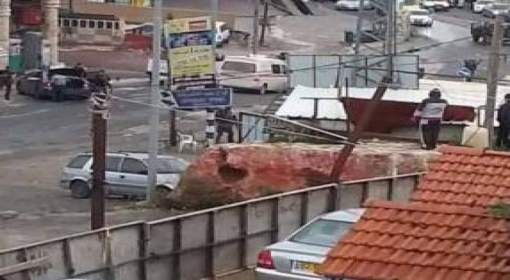بالصور: استشهاد شاب فلسطيني بعد اطلاقه النار على جنود الاحتلال