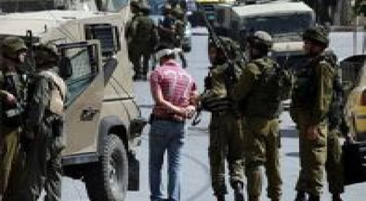 الاحتلال  يعتقل 6 من بنابلس والخليل ومداهمة منازل أسرى وشهداء