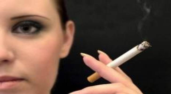 التدخين يهدد النساء بالعقم