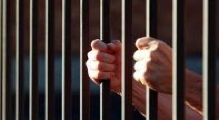 الاشغال الشاقة 3 سنوات و4 اشهر لقابض اتاوة