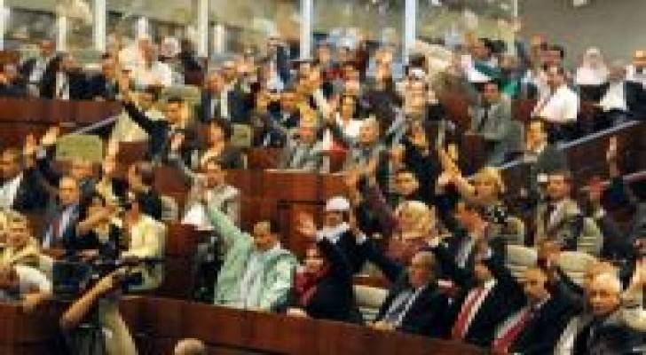 الجزائر: إقرار دستور ينص على عدم تجديد رئاسة بوتفليقة