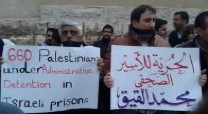 معتصمون يطالبون الأمم المتحدة بالضغط على سلطات الاحتلال لإطلاق سراح الأسير "القيق"