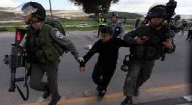 الاحتلال يعتقل طفلا لم يتجاوز العامين بالقدس