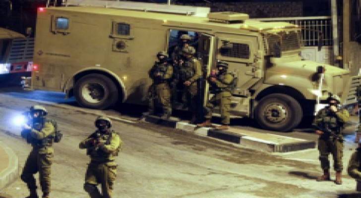 الاحتلال يعتقل 3 مواطنين بالضفة الغربية