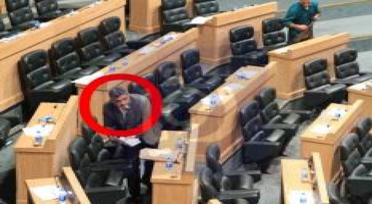 التدخين في الأماكن العامة بين السجن والغرامة .. جدل نيابي يحسم الثلاثاء